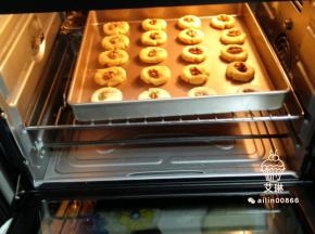 烤箱预热175度，中层15分钟，烤至表面上色即可