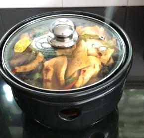 点上火，等洋葱出香味就可以开吃了。