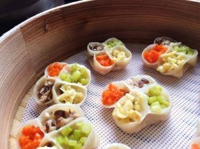 蒸饺有菜有肉，既有营养又很养眼。
