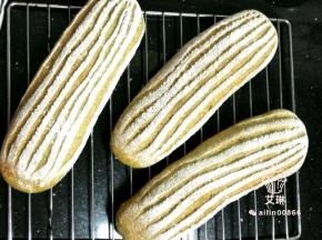 后出炉在烤架上彻底晾凉后切片食用