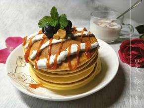 酸奶，蜂蜜，果酱装饰下。