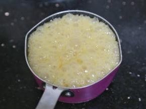 小火煮沸至115度熄火