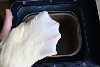 两个揉面程序后，就可以很容易的拉出不易破的薄膜。