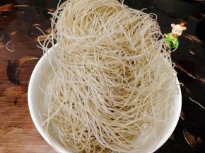 准备红薯粉，采用自家手工粉，