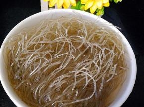 用冷水浸泡，如果是买来会粗点建议多泡
