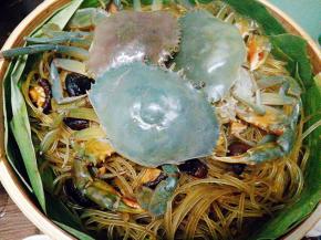 先放上红薯粉再码上红鲟
