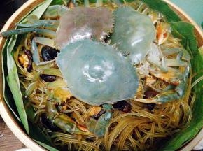 先放上红薯粉再码上红鲟