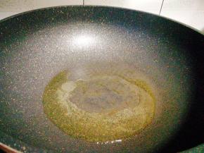 炒锅里起油