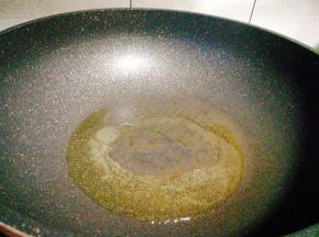 炒锅里起油