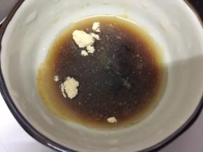 放入玉米淀粉、鸡粉、蚝油、水