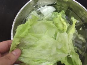 撕成半个手掌大小