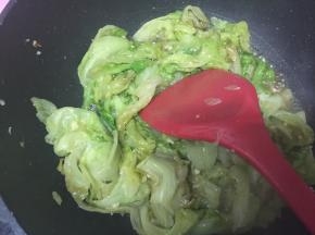 快速翻炒一分钟稍微收汁即可