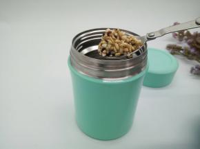 放入泡好的杂粮米，大麦，豆子，加开水，盖上盖子，过5分钟