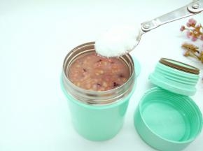 看看这八宝粥，不错吧！再加点糖（不喜欢吃甜的，也可以不加，就这菜吃）