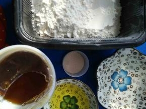 把油皮所需的材料称量好