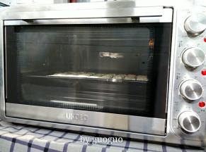 烤10分钟左右，这时候不要离开以免烤过了