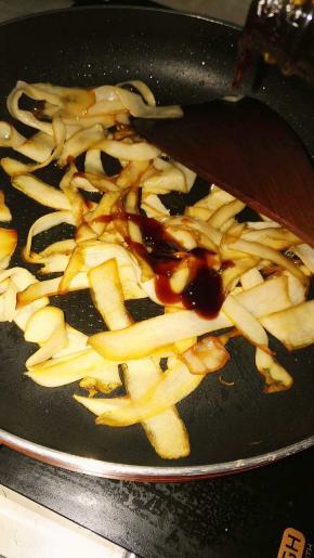 我的杏鲍菇有点小，就加了半勺。