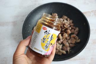 加入两大勺烧烤味的仲景香菇酱