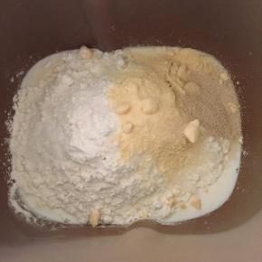 同样的做法，揉好白色部分的面团