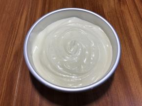 搅匀后放入6寸模具中