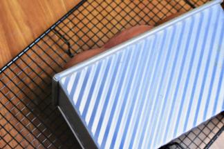 烤好后架子上晾凉