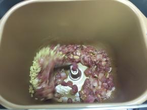 再把姜末也倒入桶内