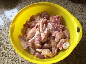 小公鸡，鸡块，备好；