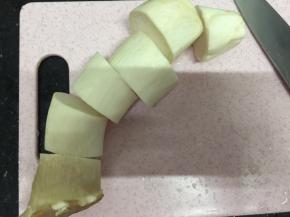 杏鲍菇切成长2.5厘米一段