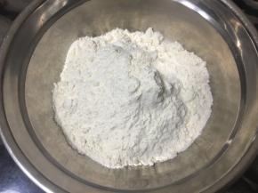 准备200g中京筋面粉