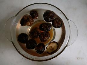 香菇提前半小时用温水泡发。