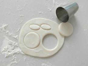 然后剩下的白面团，如图所示。