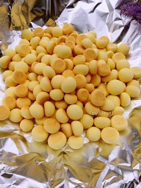 烤箱提前预热10分钟，放入烤箱，放至中下层，温度约160度，上下火约20分烘烤完成即可。