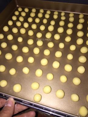 揉成约大小相同的圆形小面团状