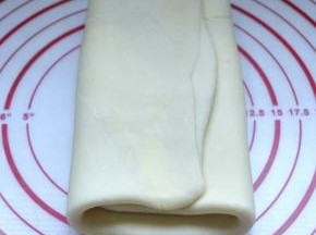 5、重复两次这样的步骤，每次叠好都松弛一会。