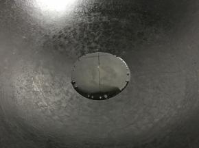 锅中倒入适量油。