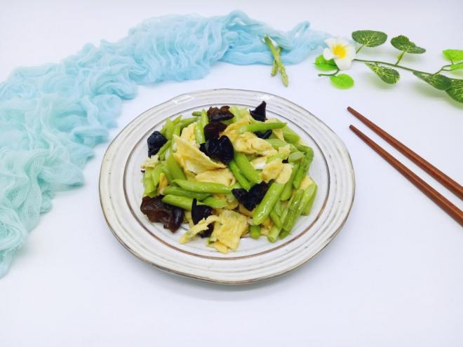 芦笋鸡蛋炒木耳