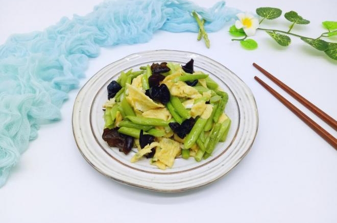 芦笋鸡蛋炒木耳