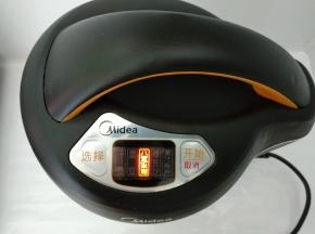 盖上盖，通上电源，按“米糊”键，直至美的豆浆机工作完成。