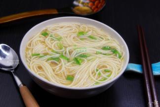 爽滑的鸡汤就可以享用了。