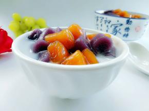 盛入碗里加入牛奶和白糖均匀即可。（或依个人喜欢随意调配）