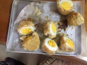 切开看下，开吃，用鹌鹑蛋更简单些