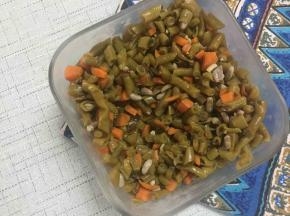 美味的酸豆角好了，如果尝了太咸，可以炒时加糖调味，天气冷的话，腌制时间加长