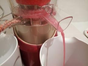 一边出渣，一边出果汁