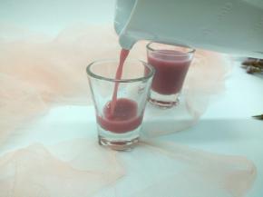 来，给自己倒上一杯