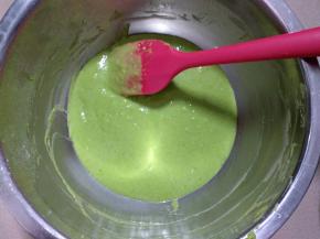 轻轻搅拌成无颗粒状。