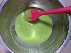 轻轻搅拌成无颗粒状。