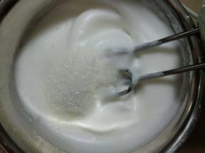 打至有纹路时加最后一次糖。