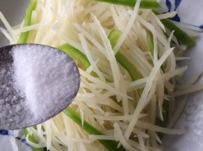 撒少许盐。