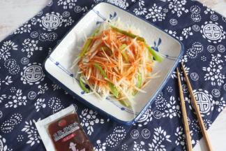 香辣爽口，用丘比沙拉汁做这道菜非常方便。