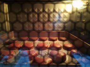 11. 烤箱预热160度，放入烤盘，烤14分钟这是烤5分钟时的裙边状态